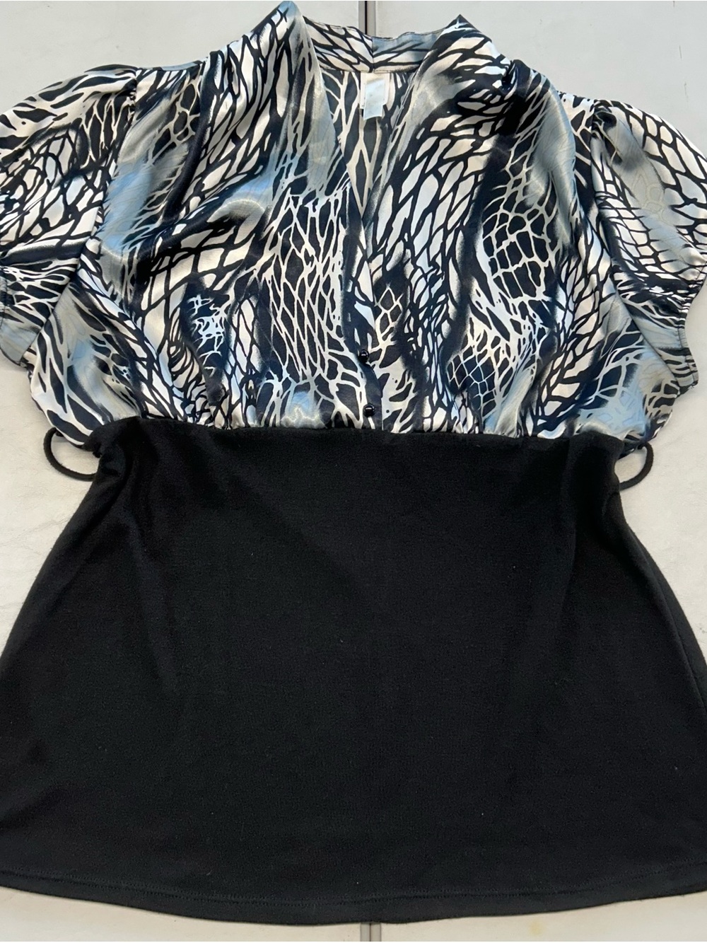 Women's Black & White Patterned V-Neck Top